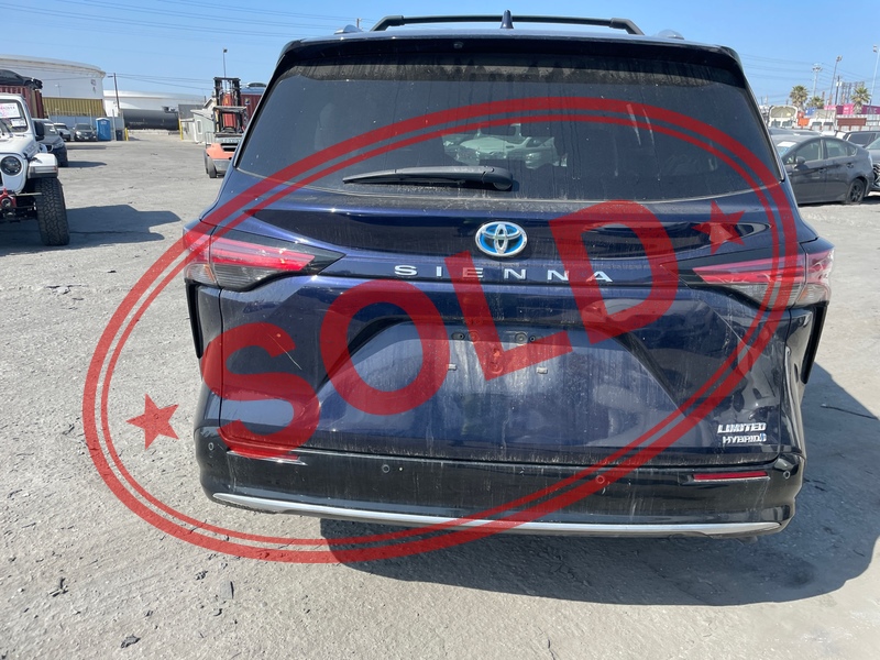 2021 toyota sienna 3